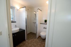 Ένα μπάνιο στο Wilgenhaege Vakantievilla +49 φωτογραφίες