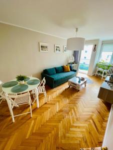 Posedenie v ubytovaní Apartament Redłowo