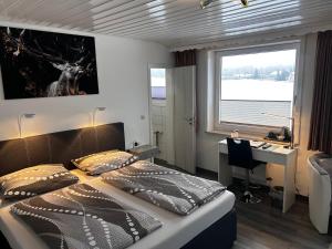 Postel nebo postele na pokoji v ubytování Hotel Brunnenbach