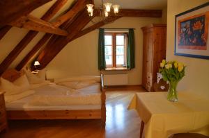 Postel nebo postele na pokoji v ubytování Hotel zur Post