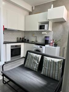 Η κουζίνα ή μικρή κουζίνα στο 1 BedFlat 150 metros from beach