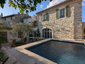 Piscina de la sau aproape de Le Clos de la Croix du Serre