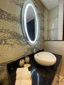 Et badeværelse på PRIME Suites By Damac Towers