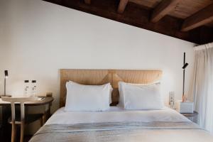 Postel nebo postele na pokoji v ubytování Nobis Hotel Palma, a Member of Design Hotels