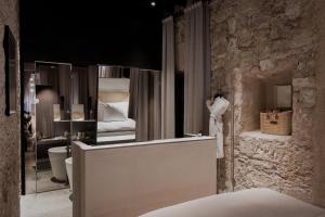 Postel nebo postele na pokoji v ubytování Nobis Hotel Palma, a Member of Design Hotels