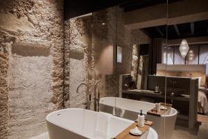 Koupelna v ubytování Nobis Hotel Palma, a Member of Design Hotels