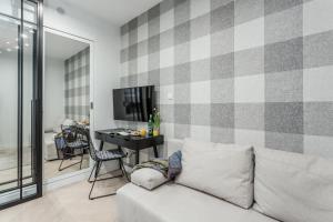 Televízia a/alebo spoločenská miestnosť v ubytovaní Apartamenty DEO PLAZA by Rent like home