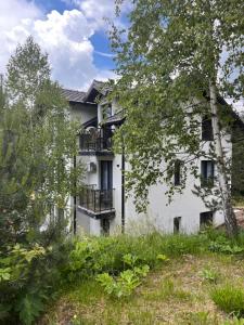 Vrt ispred objekta Apartman Pino Divčibare