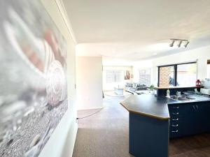 Η κουζίνα ή μικρή κουζίνα στο Spacious Comfty 4 BDMs House in Rototuna