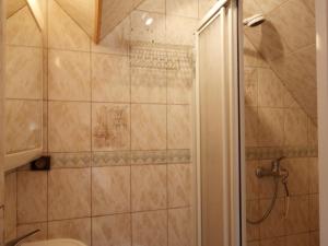 Ένα μπάνιο στο Duplex 5 pièces avec balcon à 30m de la plage - 7 couchages, acceptant animaux, wifi et parking - FR-1-349-114