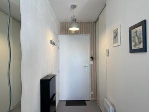 Zdjęcie z galerii obiektu Appartement T3 avec balcon proche commodités, parking inclus - FR-1-349-198 w mieście Port-Louis