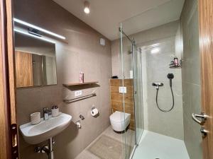 Koupelna v ubytování AERO Apartmaji Lesce-Bled + 37 fotografií