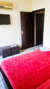 Postel nebo postele na pokoji v ubytování Deluxe Room In CR Park