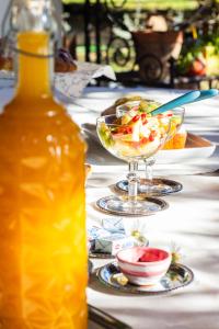 a table with two glasses and a bottle of drink at Agriturismo Morani in Santa Severa