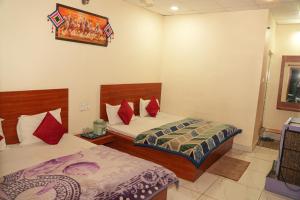 Postel nebo postele na pokoji v ubytování Samarth home stay