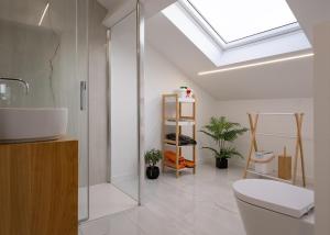 Et badeværelse på Snuggly Corner by Trip2Portugal + 14 billeder