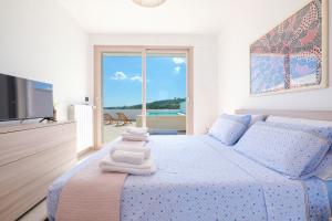 Ένα ή περισσότερα κρεβάτια σε δωμάτιο στο Villa Reha Private Pool - Castro by HDSalento