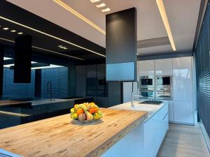 a kitchen with a bowl of fruit on a counter at Bilor Luxury Holidays in Subbiano