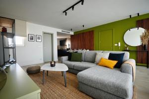 Χώρος καθιστικού στο Cliff Edge Apartment in Xaghra