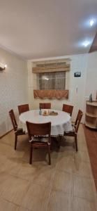 Posezení v ubytování The Lake House таунхаус