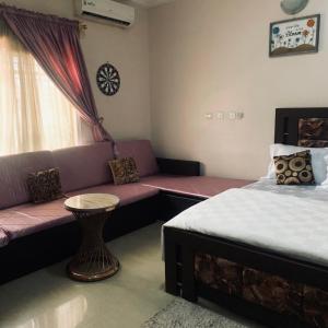 Katil atau katil-katil dalam bilik di Health Plaza Abuja