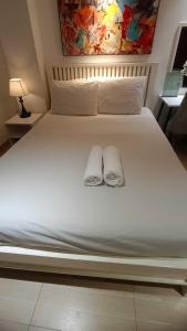 Postel nebo postele na pokoji v ubytování Gigame Signature Hotel