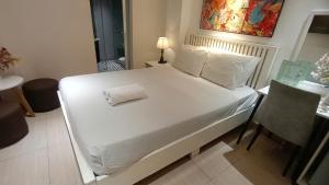 Postel nebo postele na pokoji v ubytování Gigame Signature Hotel