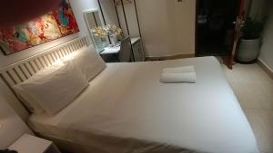 Postel nebo postele na pokoji v ubytování Gigame Signature Hotel