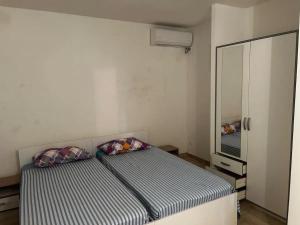 Ένα ή περισσότερα κρεβάτια σε δωμάτιο στο Appartement familial à Bouillante de 66 m² avec jardin