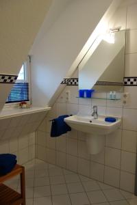 Bilik mandi di Ferienhaus Süderende 50