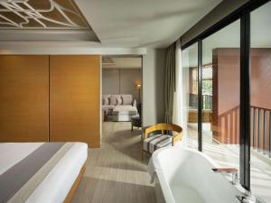 Postel nebo postele na pokoji v ubytování Avista Grande Phuket Karon - MGallery