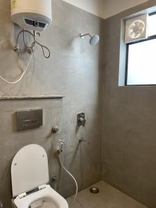 Koupelna v ubytování Hotel Srijan