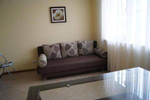 A seating area at Private Villa 102 with heated pool in BlackSeaRama