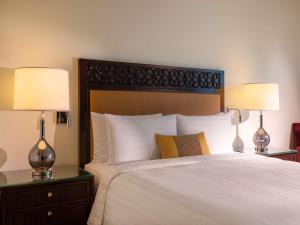 Postel nebo postele na pokoji v ubytování Fairmont Makati