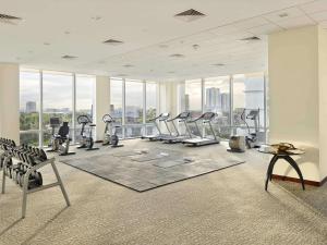 Fitness centrum a/nebo fitness zařízení v ubytování Fairmont Makati