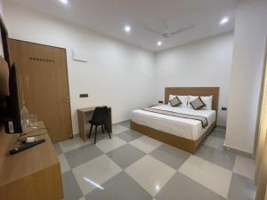 Postel nebo postele na pokoji v ubytování Hotel Srijan