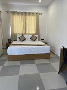 Postel nebo postele na pokoji v ubytování Hotel Srijan