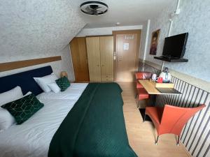 Ein Bett oder Betten in einem Zimmer der Unterkunft Am Obersee Hotel