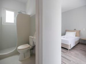 Koupelna v ubytování Grozos Rooms + 37 fotografií