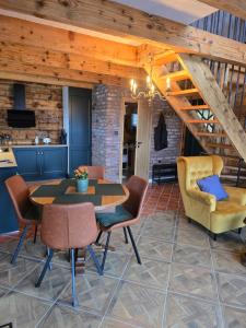 a kitchen and dining room with a table and chairs at Noclegi Panorama - Domek RUSTIC in Ustrzyki Dolne