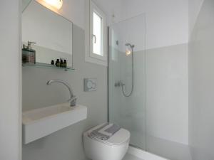 Koupelna v ubytování Grozos Rooms