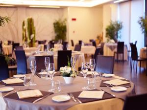 A restaurant or other place to eat at AS Hotel Limbiate Fiera