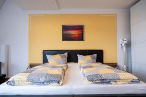 a bedroom with a bed with two pillows at Ferienapartment Seeblick in Meersburg