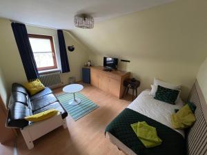 Ein Bett oder Betten in einem Zimmer der Unterkunft Am Obersee Hotel