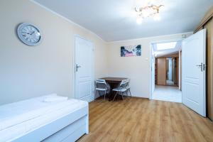 Posteľ alebo postele v izbe v ubytovaní Victus Apartamenty, Apartament Fala Bałtyku