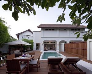 Bazén v ubytování SALA Samui Choengmon Beach Resort nebo v jeho okolí