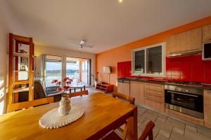 Φωτογραφία από το άλμπουμ του Apartments Gora Seaview σε Blato