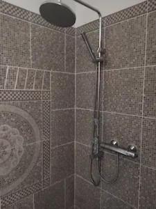 Koupelna v ubytování Villa spacieuse avec piscine à Coti-Chiavari + 6 fotografií