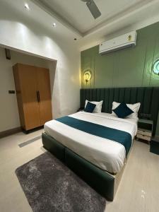 Divine Hotel客房内的一张或多张床位