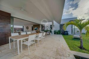 Patio nebo venkovní prostory v ubytování New exotic villa OBA with private pool